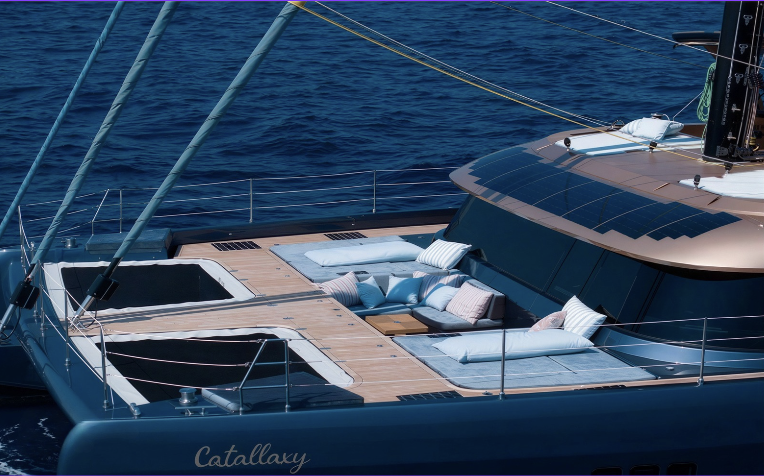 CATALLAXY bow with sunpad lounge