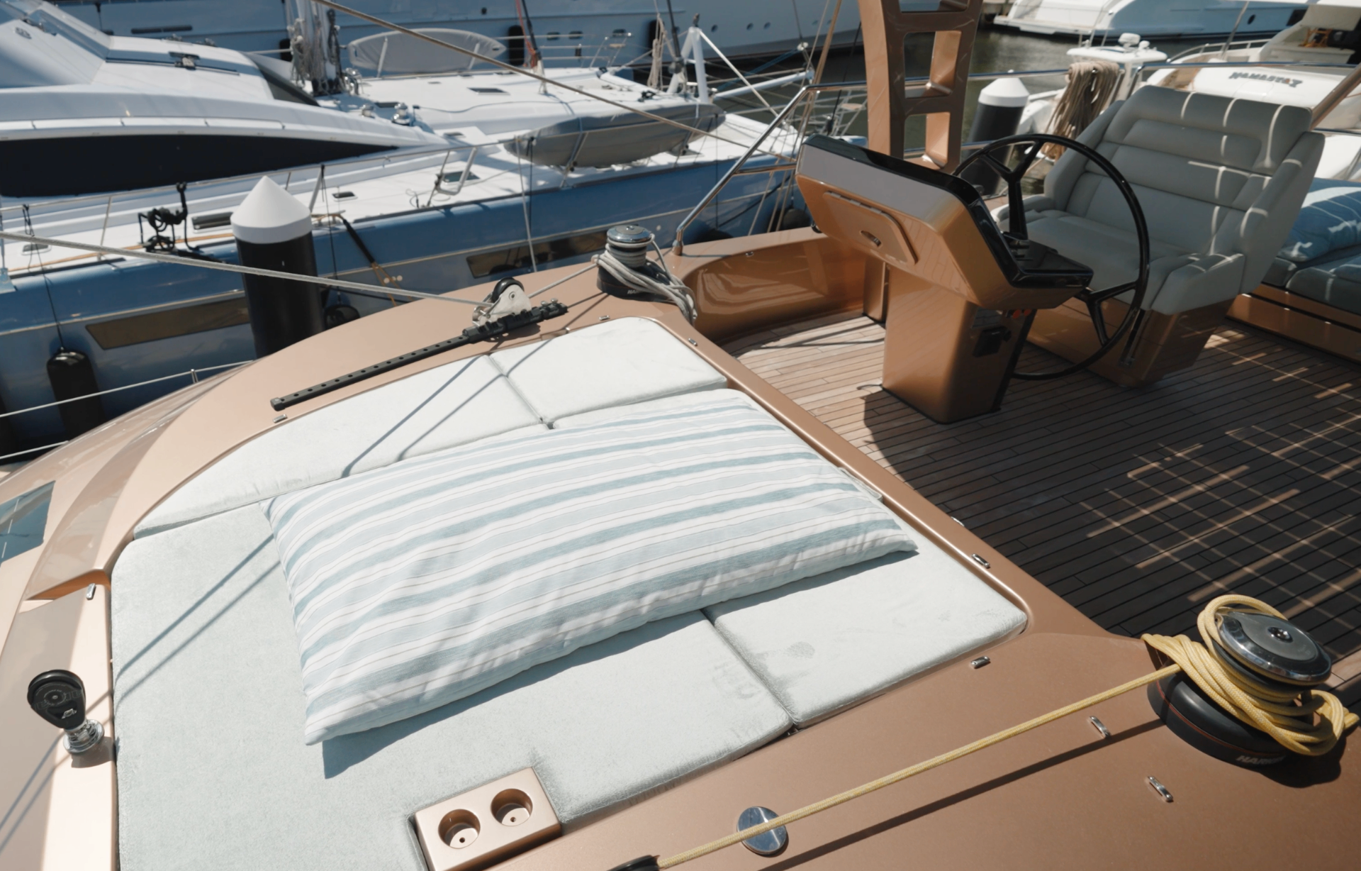 CATALLAXY bow sunpad with helm view