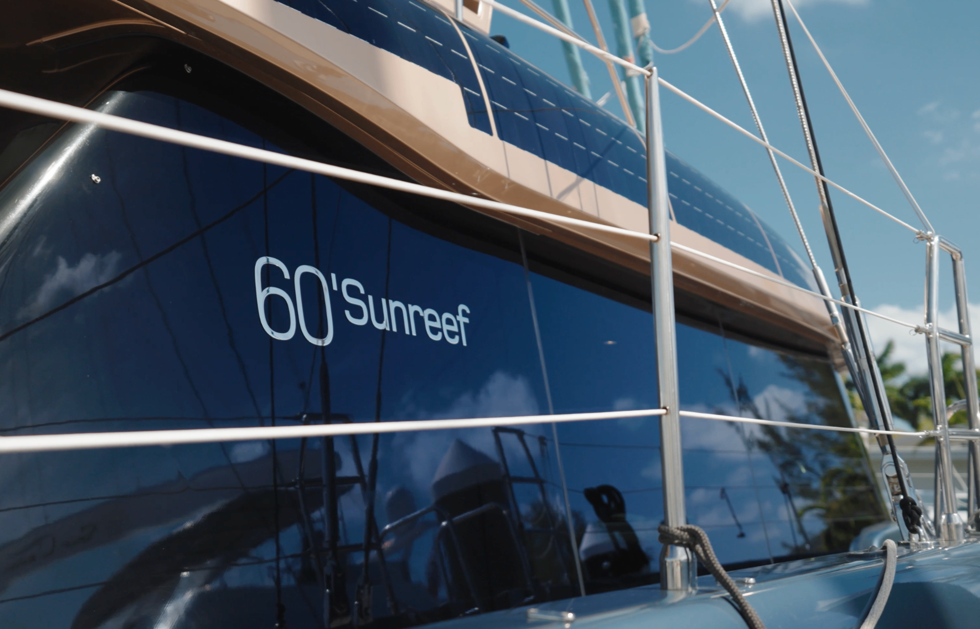CATALLAXY 60' Sunreef hull detail