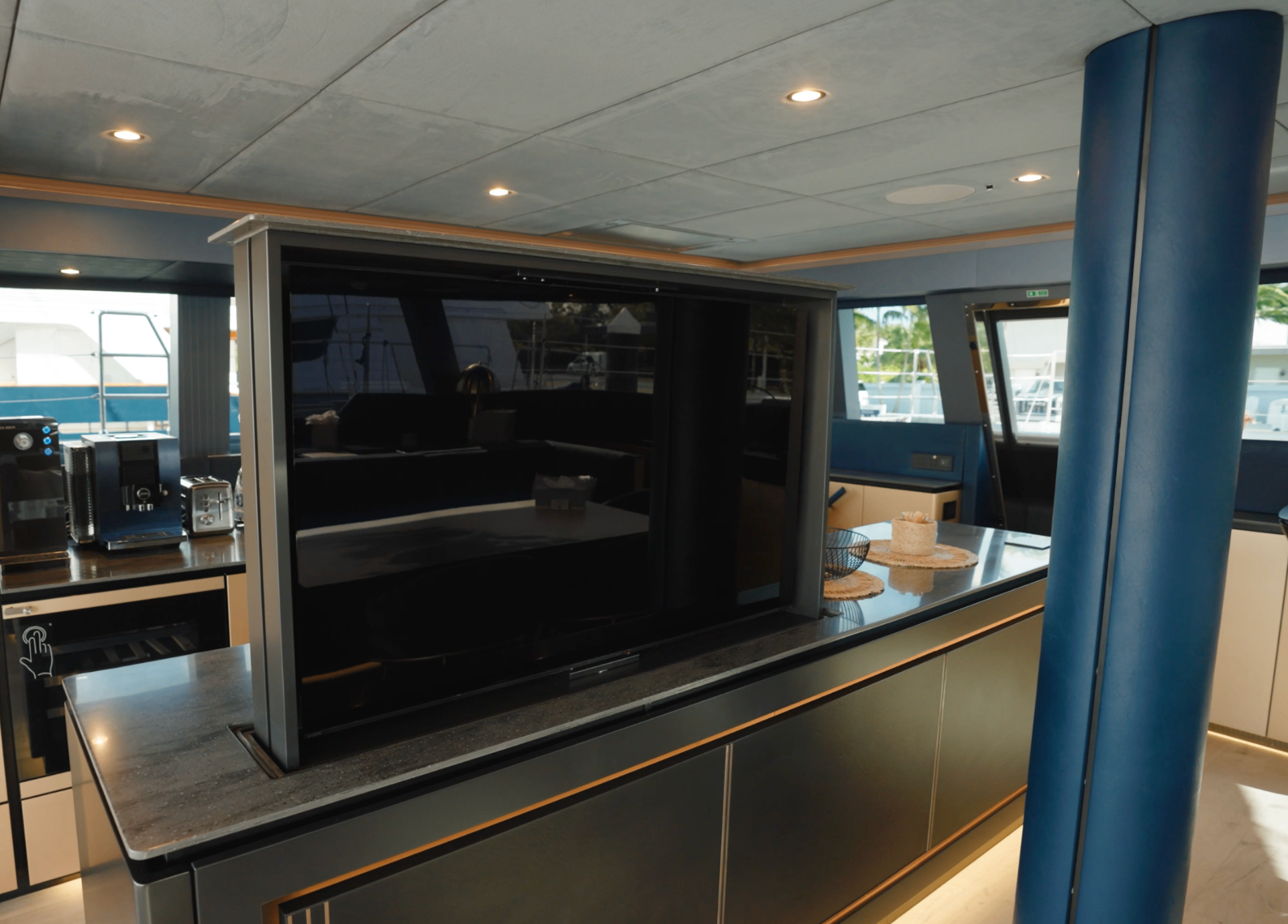 CATALLAXY salon with rising TV lift